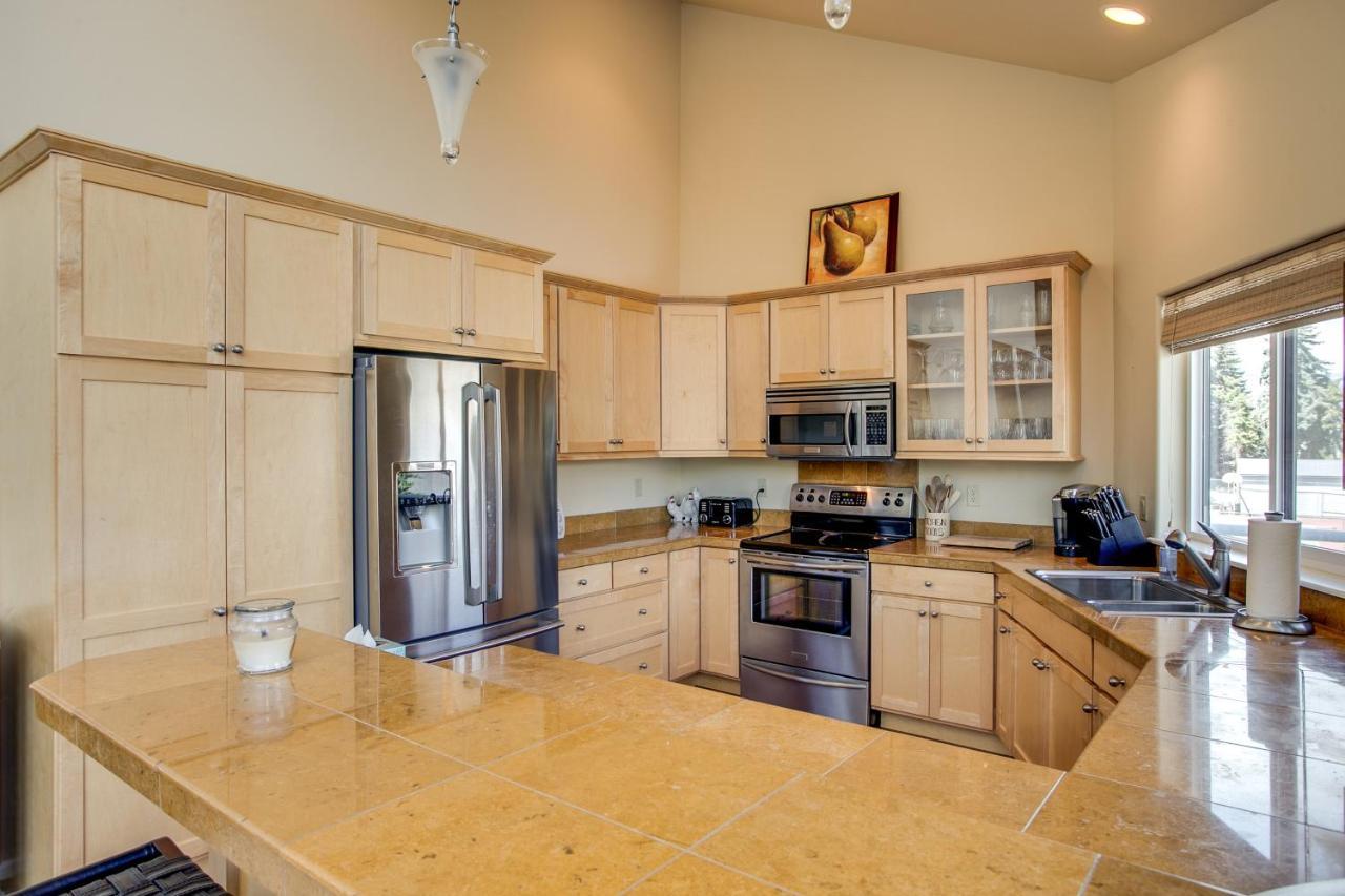 Chelan Resort Waterfront Townhouse ภายนอก รูปภาพ